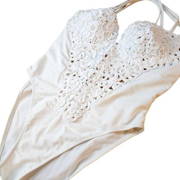 Van Leve White Intricate Fabric Design One Piece Swimsuit - Picture 13 of 15